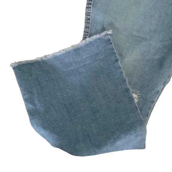 Lee Heritage Light Wash High-Rise Distressed Kick Flare Jeans Size 18M - Picture 9 of 12